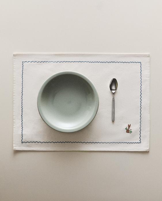 COTTON PLACEMAT WITH RABBIT EMBROIDERY COTTON PLACEMAT WITH RABBIT EMBROIDERY