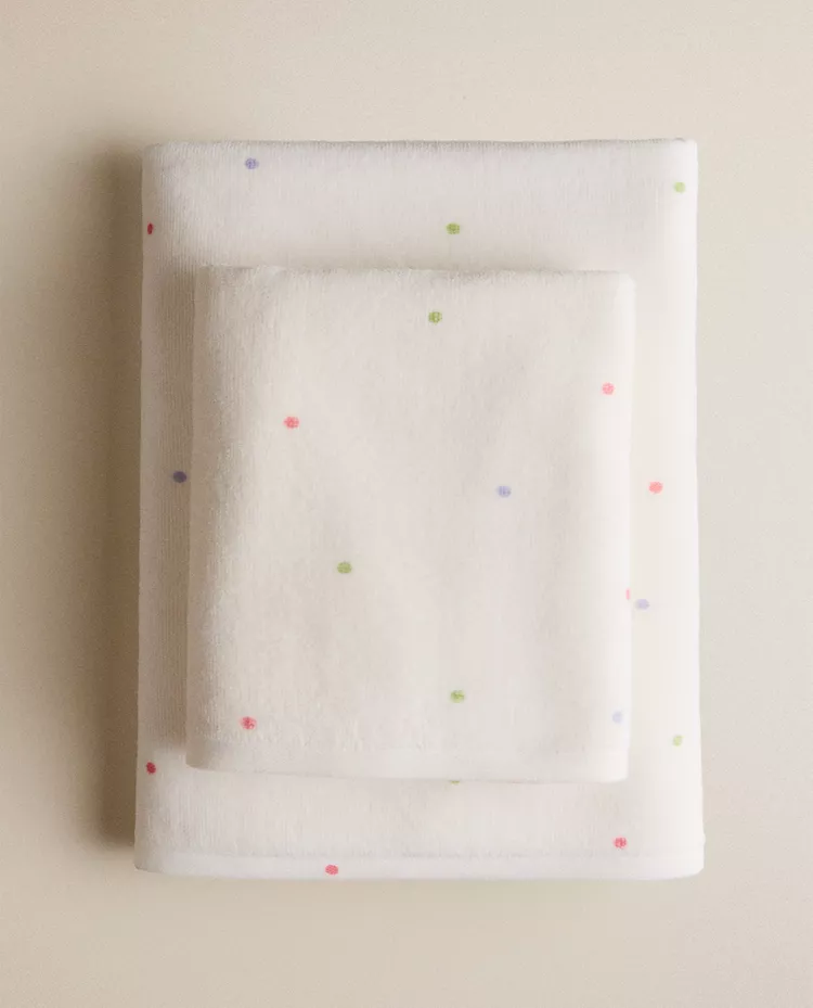 KIDS' VELOUR POLKA DOT TOWEL KIDS' VELOUR POLKA DOT TOWEL