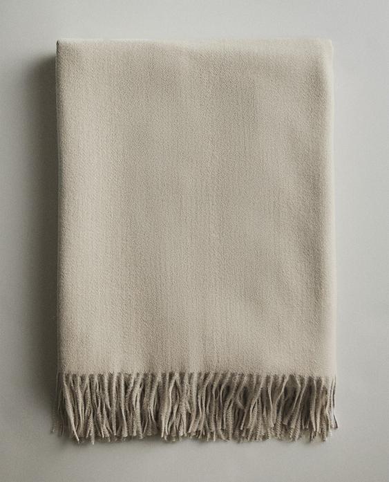 FRINGED SOFT THROW