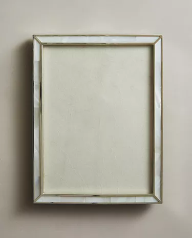 FINE-EDGE MOTHER-OF-PEARL PHOTO FRAME