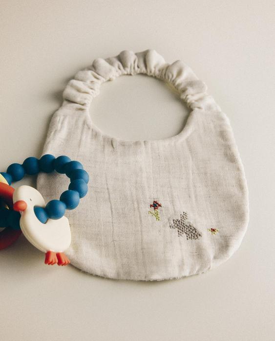EMBROIDERED MUSLIN BABY BIB