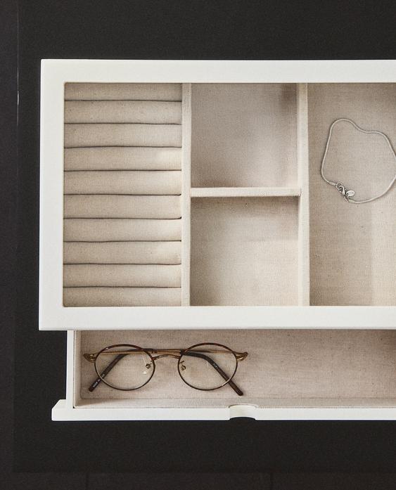 SMALL LACQUERED JEWELLERY BOX WITH LID AND DRAWER SMALL LACQUERED JEWELLERY BOX WITH LID AND DRAWER