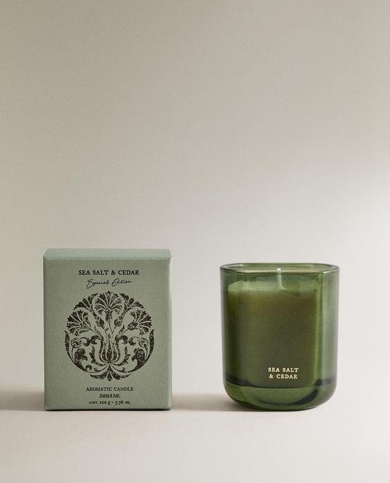 (220 G) SEA SALT & CEDAR SCENTED CANDLE
