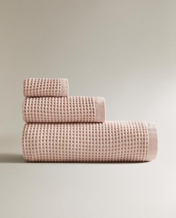 WAFFLE-KNIT COTTON BATH TOWEL