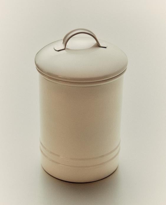 漆面金属圆柱形罐子