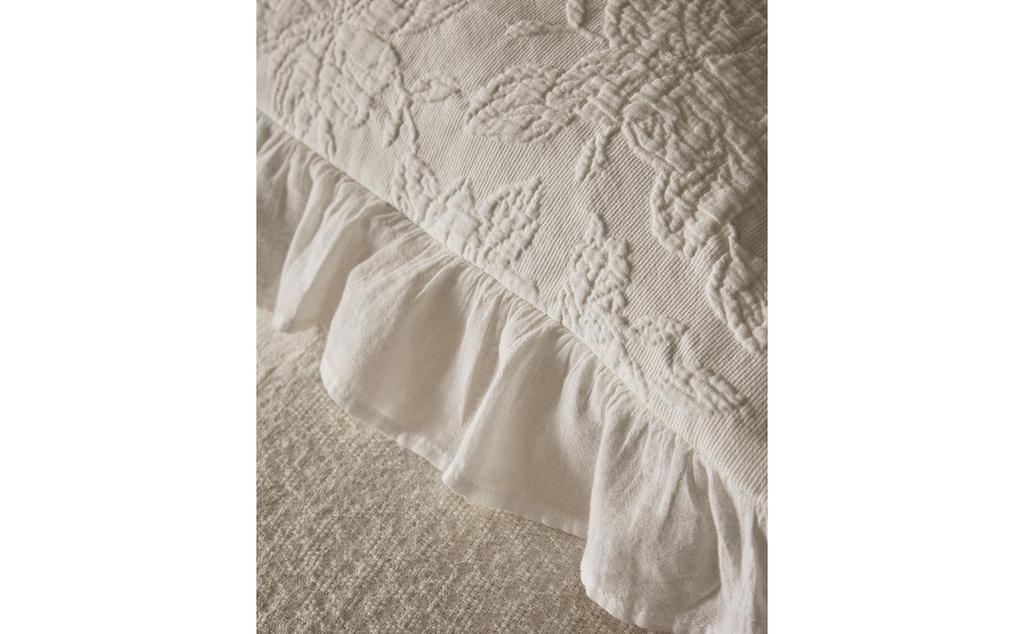 叠层装饰提花床罩