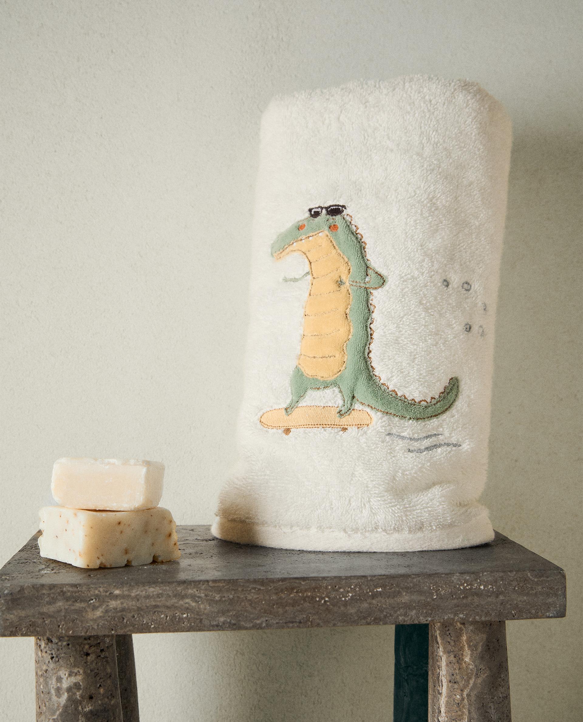 CHILDREN'S CROCODILE BATH TOWEL