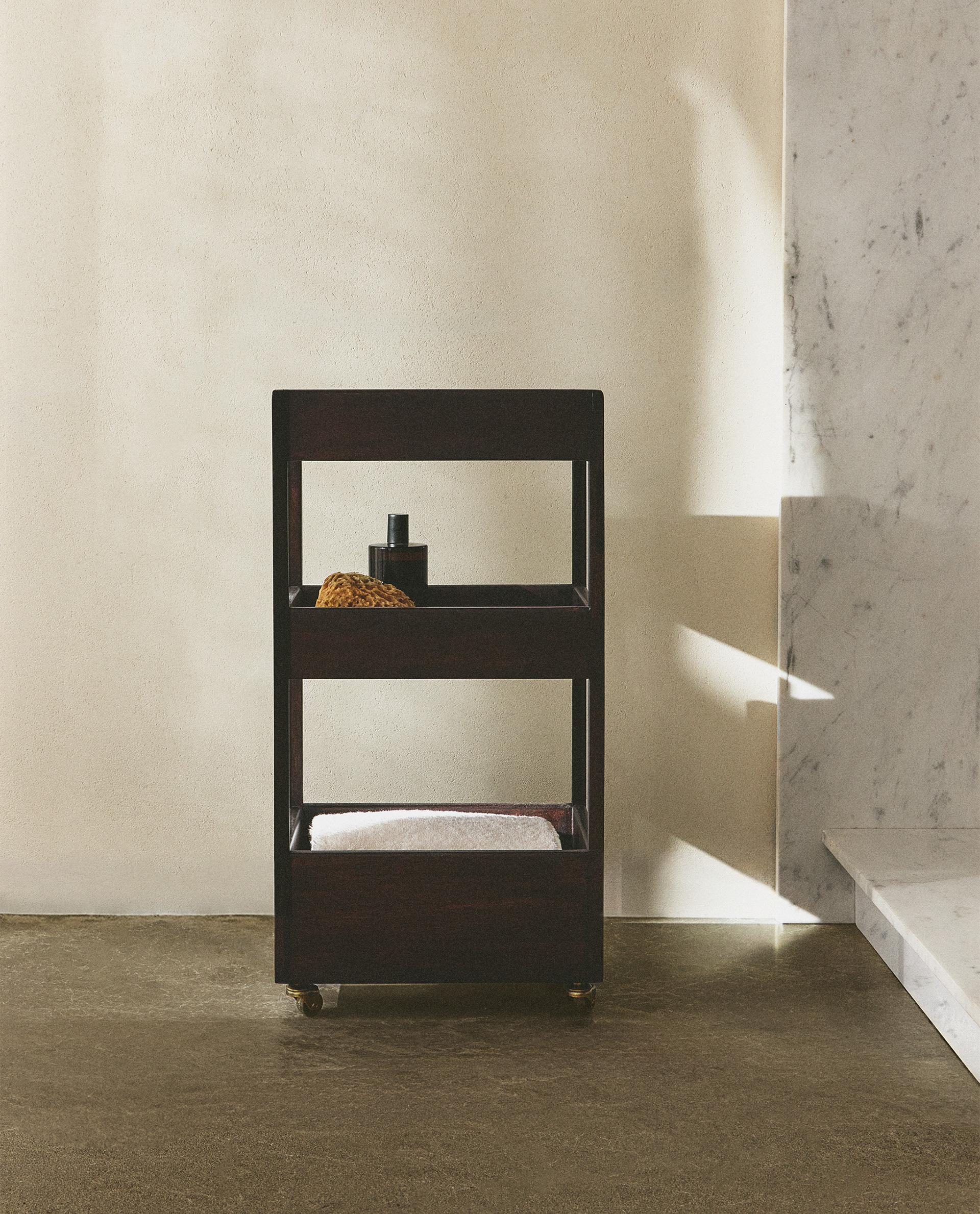 WOODEN STORAGE UNIT WOODEN STORAGE UNIT