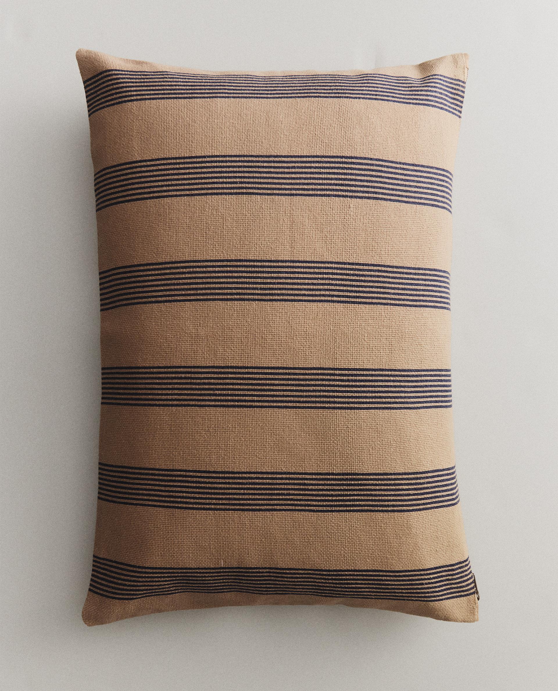 STRIPED CUSHION COVER STRIPED CUSHION COVER