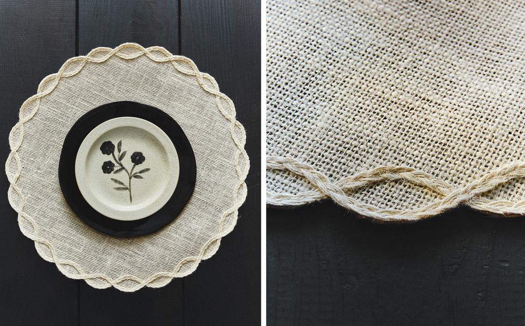 PLACEMAT WITH CHAIN DETAIL PLACEMAT WITH CHAIN DETAIL