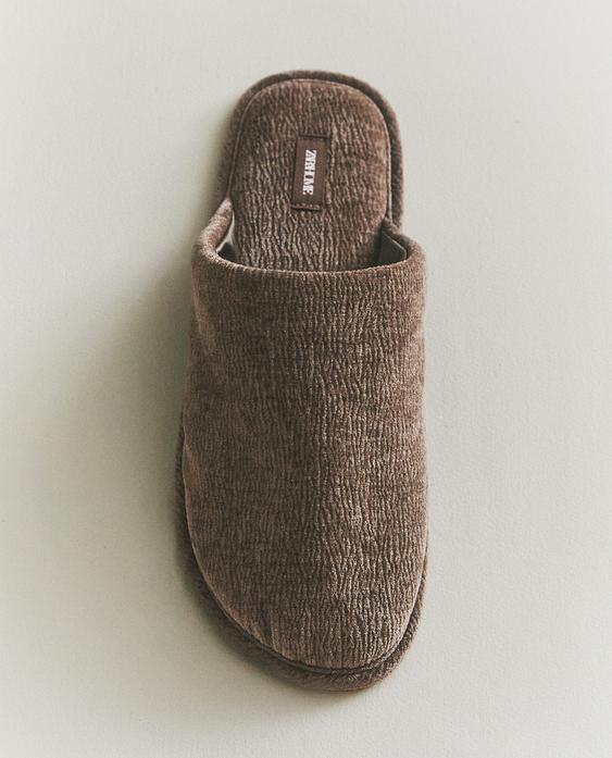 天鹅绒露跟拖鞋