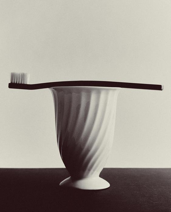 RAISED CERAMIC TOOTHBRUSH HOLDER