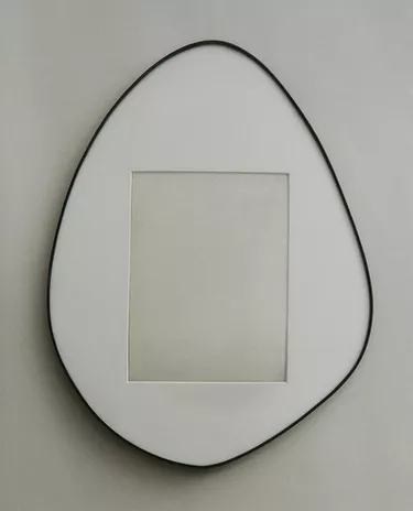 IRREGULAR-SHAPED PHOTO FRAME