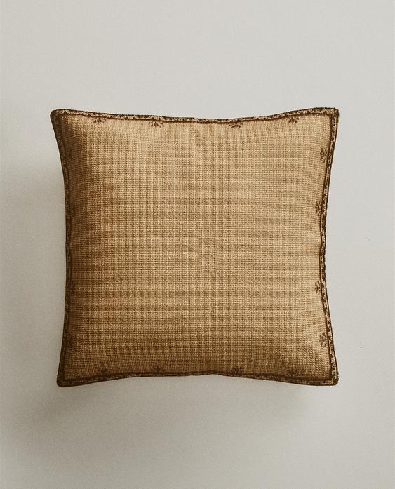 CUSHION COVER WITH FLORAL DETAIL