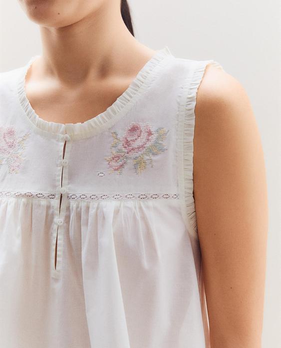 TOP WITH FLORAL EMBROIDERY