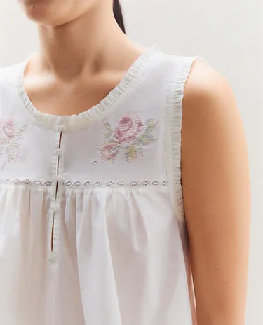 TOP WITH FLORAL EMBROIDERY
