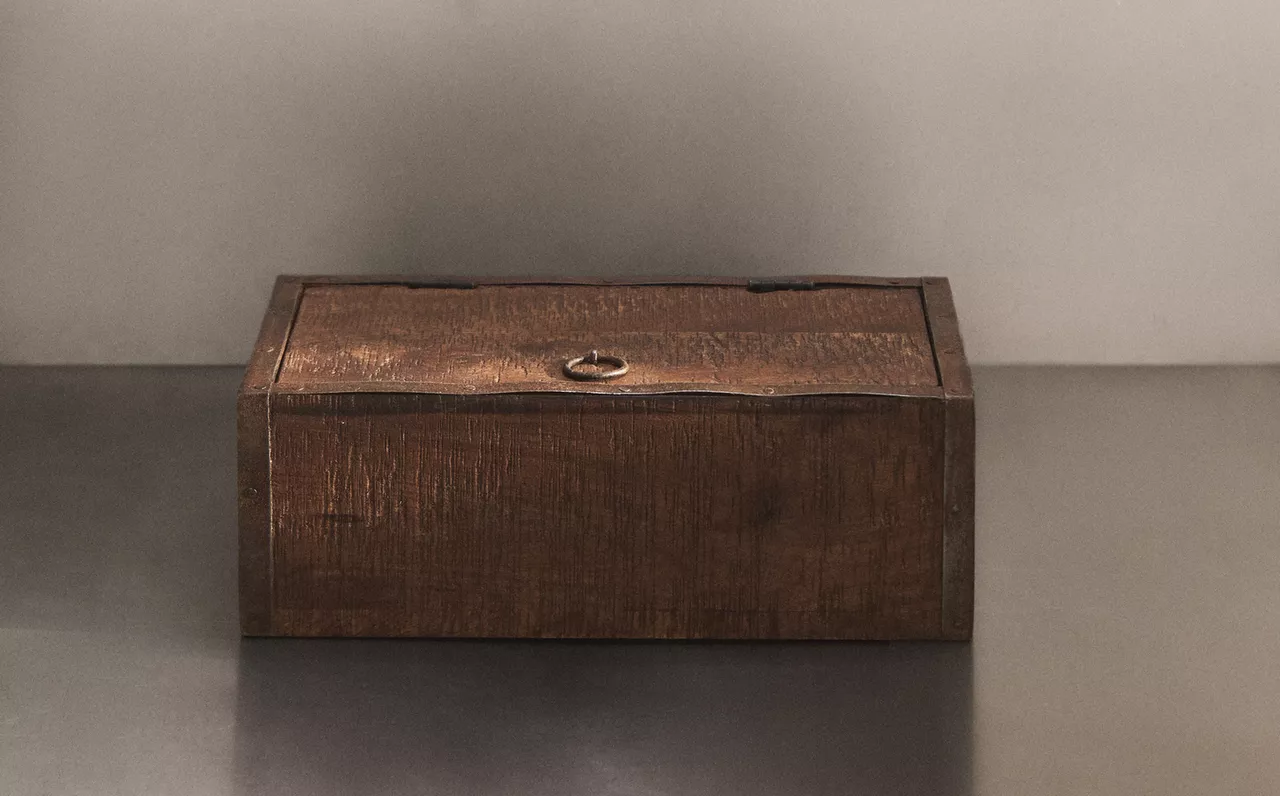ANTIQUE-FINISH WOODEN BOX