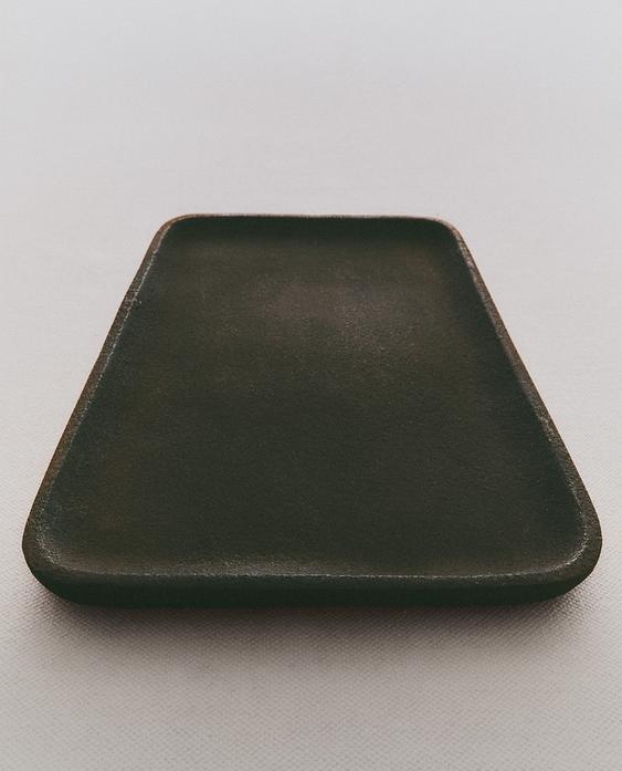 BLACK METAL TRAY