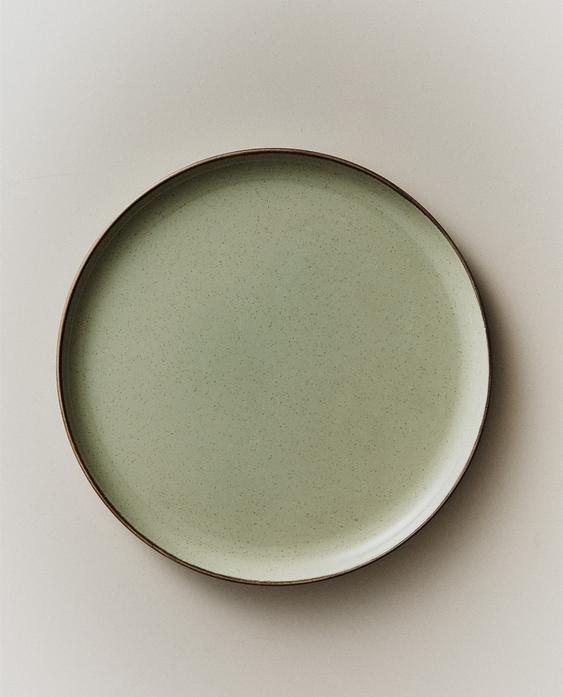 PORCELAIN DINNER PLATE WITH ANTIQUE FINISH RIM