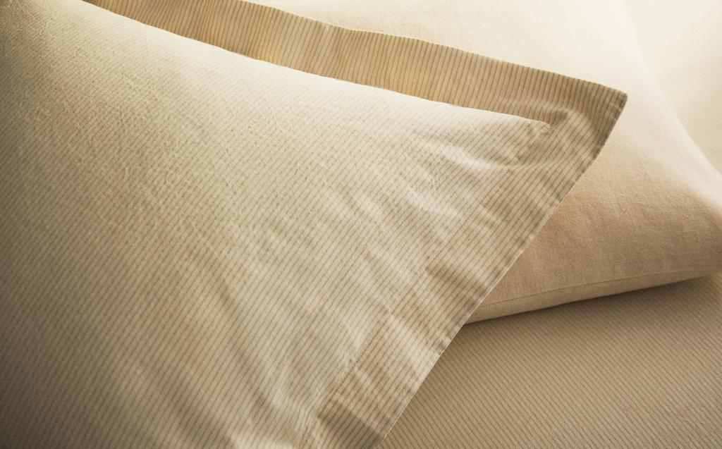 STRIPED SEERSUCKER COTTON PILLOWCASE