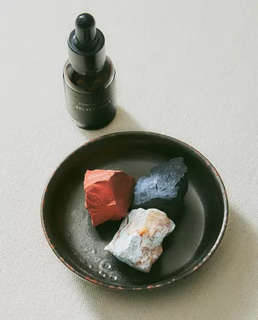 VELVET CUIR STONE OIL AND STONES SET