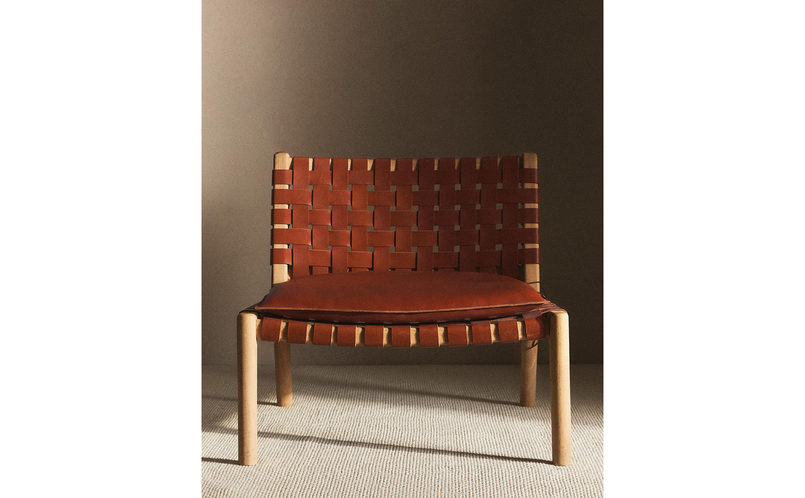 LOUNGE CHAIR 01