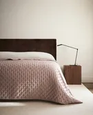 PLAIN QUILTED BEDSPREAD WITH KNOTS