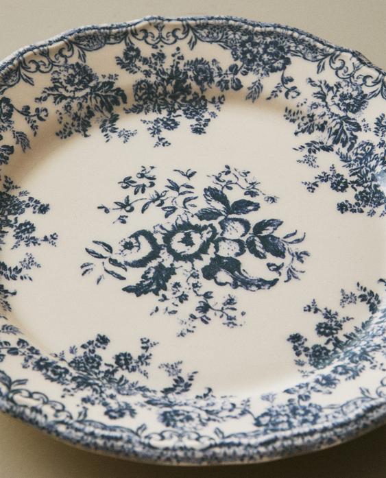 花朵图案陶制甜点盘