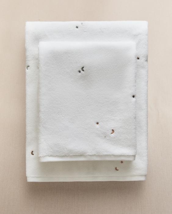 KIDS' MOON AND STAR BATH TOWEL