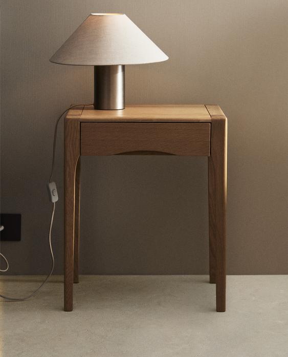 OAK BEDSIDE TABLE WITH DRAWER OAK BEDSIDE TABLE WITH DRAWER