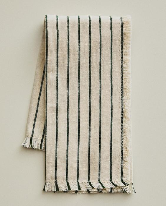 PACK OF STRIPED AND FRINGED NAPKINS (PACK OF 2)