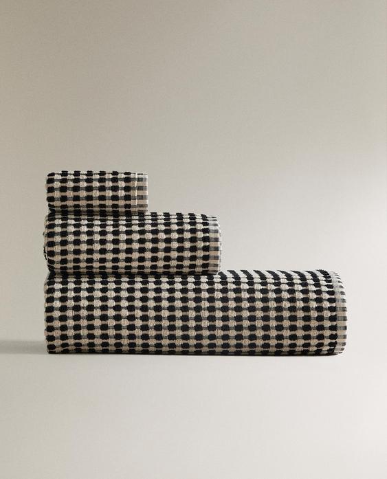TEXTURED COTTON BATH TOWEL
