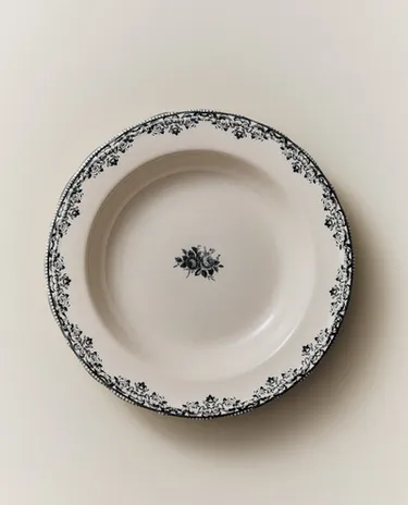 SOUP PLATE WITH PLACEMENT DESIGN