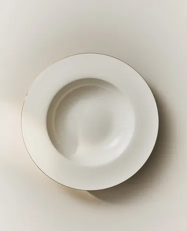 RIMMED BONE CHINA SOUP PLATE