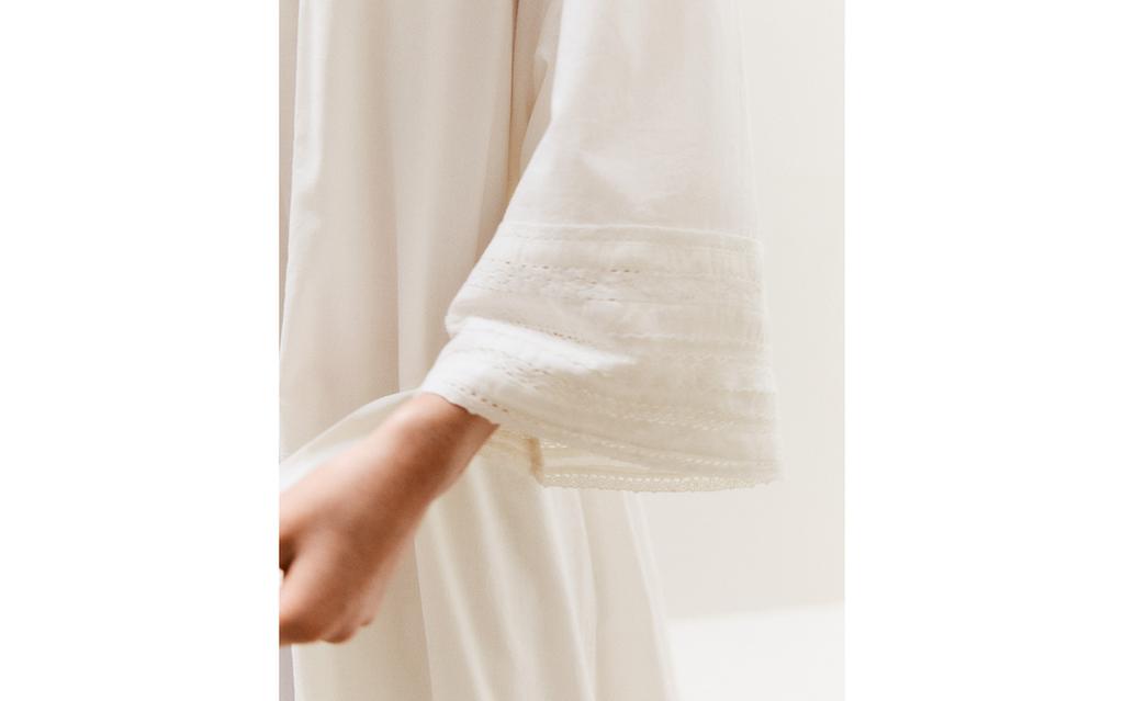 LACE DRESSING GOWN