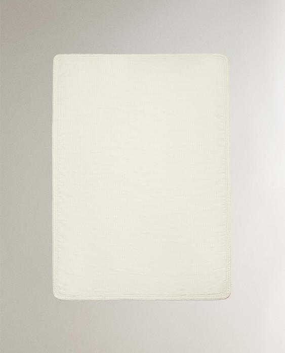 CHILDREN’S MUSLIN BLANKET WITH LACE TRIM
