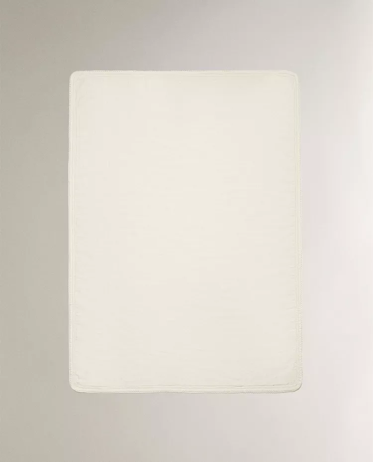 CHILDREN’S MUSLIN BLANKET WITH LACE TRIM
