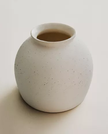 圆润陶瓷花瓶