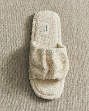 PLEATED TERRY BATHROOM SLIDERS