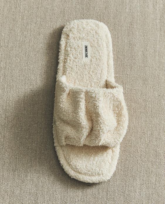 PLEATED TERRY BATHROOM SLIDERS