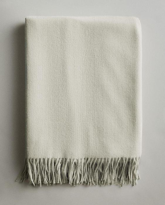 FRINGED SOFT THROW
