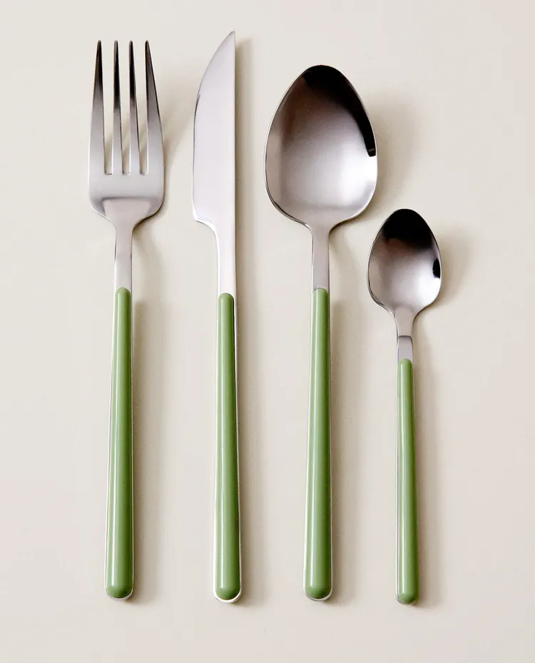 4-PIECE CUTLERY SET WITH GREEN HANDLE