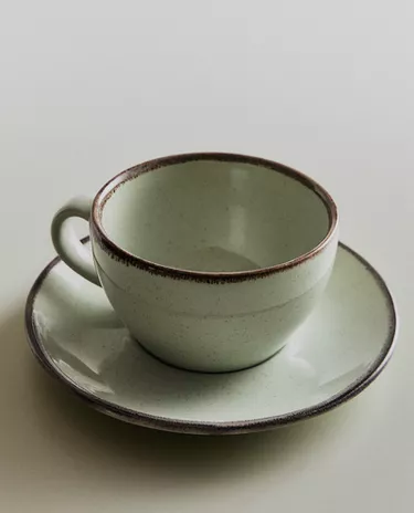 复古边缘瓷制茶杯
