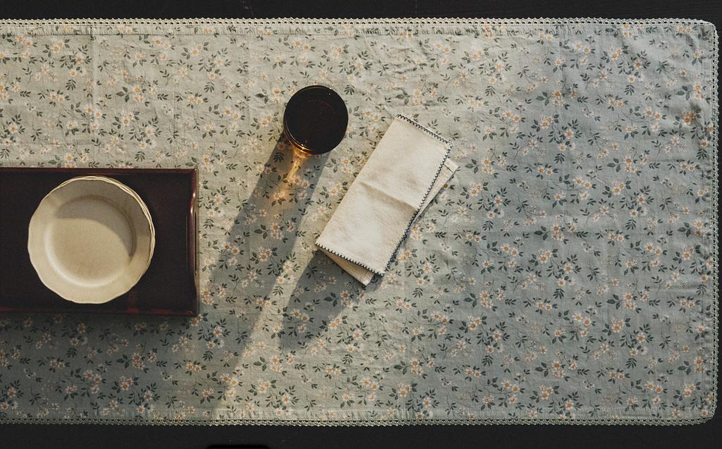 WILDFLOWER TABLE RUNNER WITH LACE TRIM