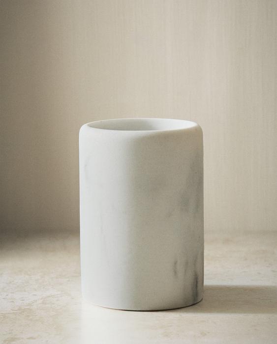 MARBLE-EFFECT TOOTHBRUSH HOLDER MARBLE-EFFECT TOOTHBRUSH HOLDER