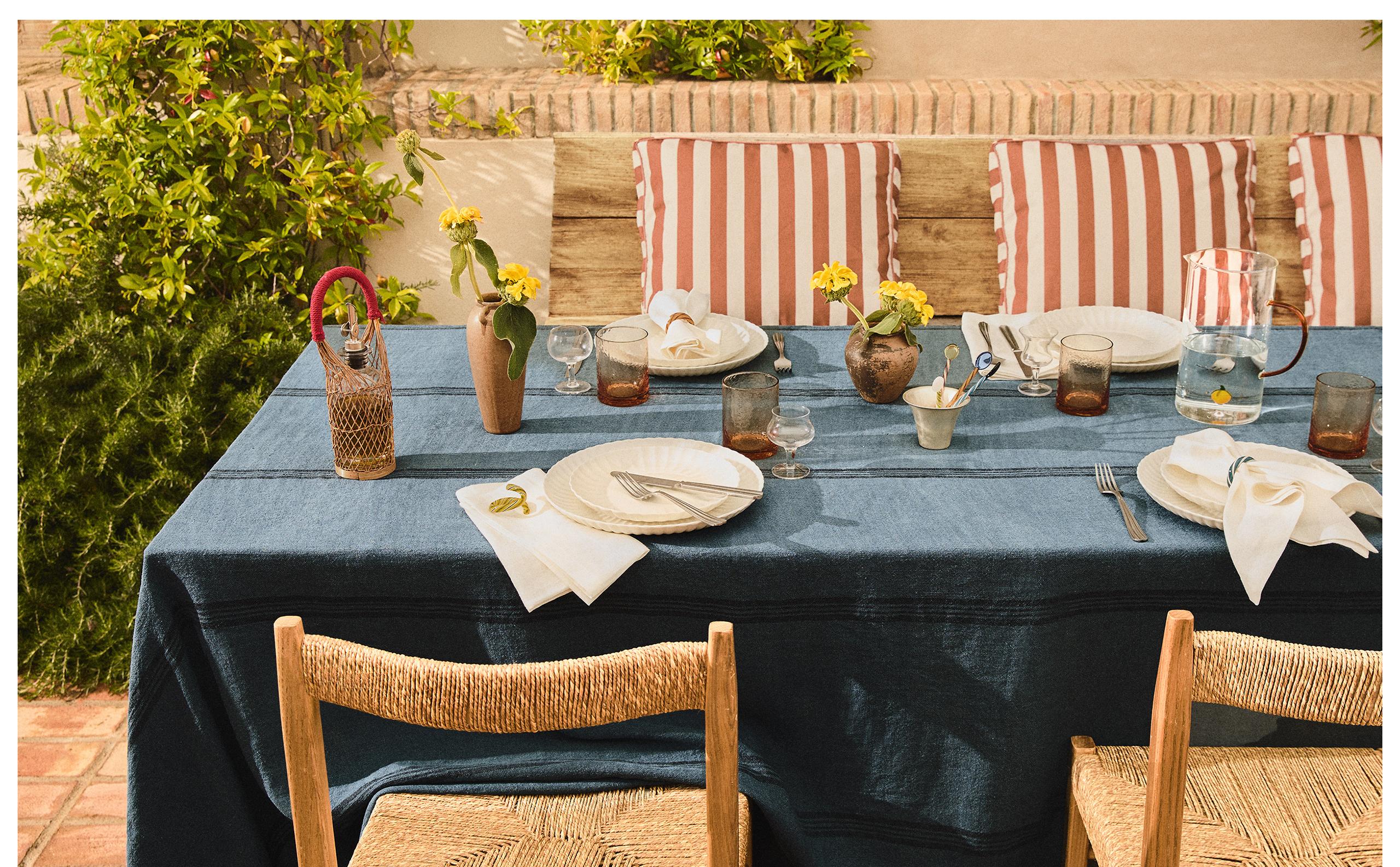 TABLEWARE AND TABLE SET