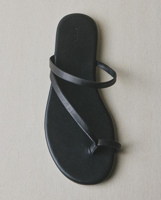 FLAT LEATHER SANDALS