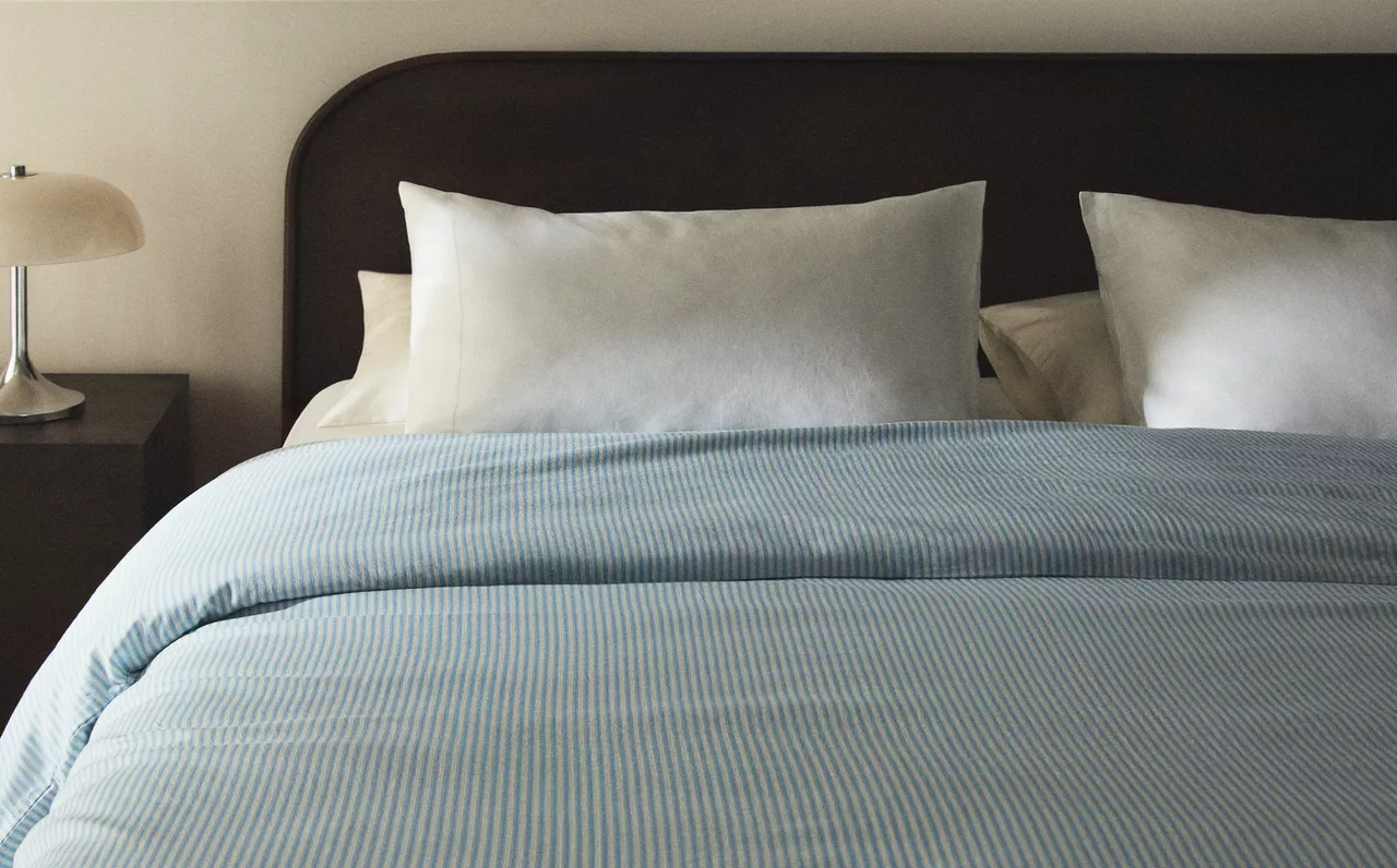 STRIPED FADED SATEEN DUVET COVER (300 THREAD COUNT)