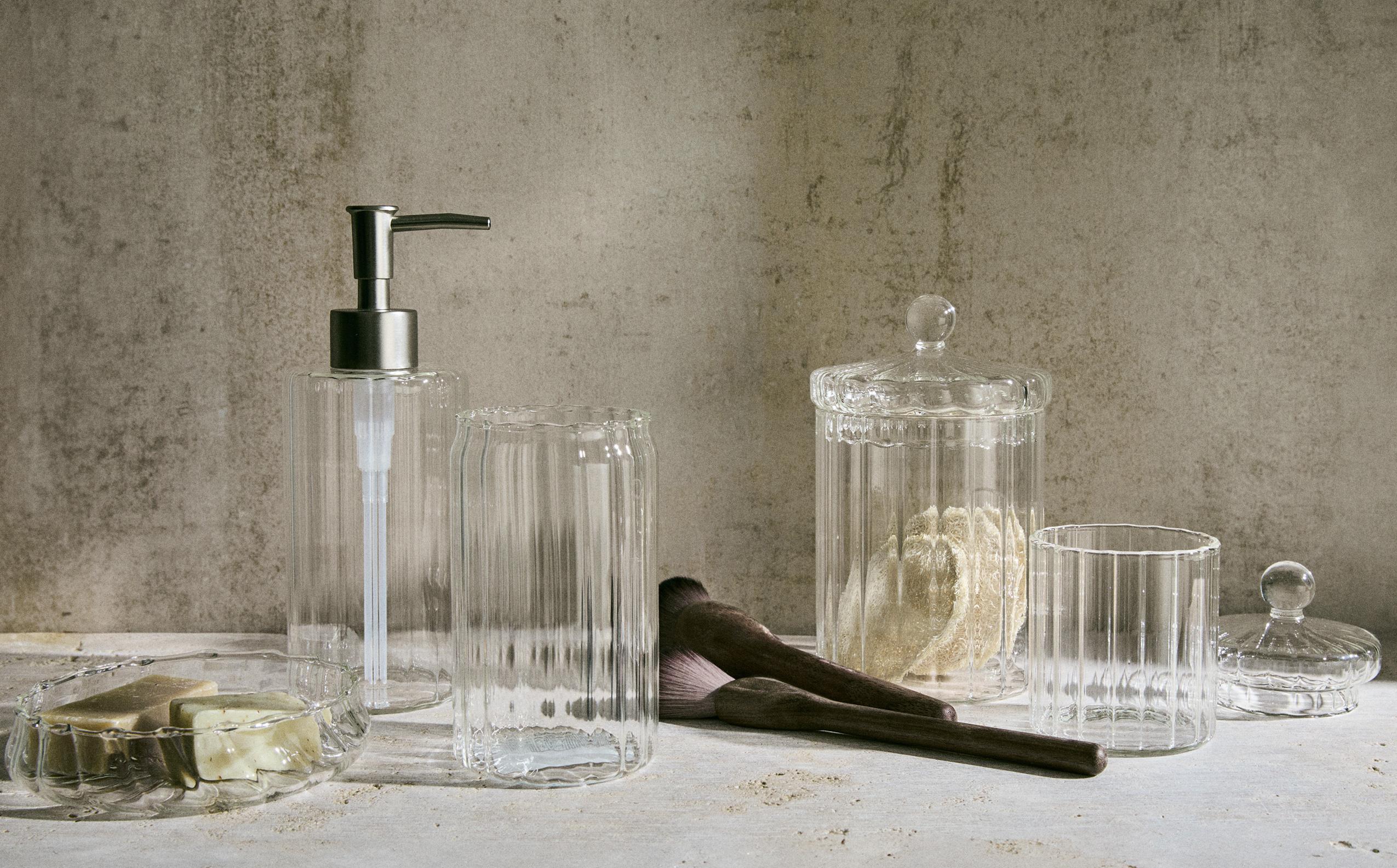 BOROSILICATE BATHROOM SET WITH RAISED DESIGN