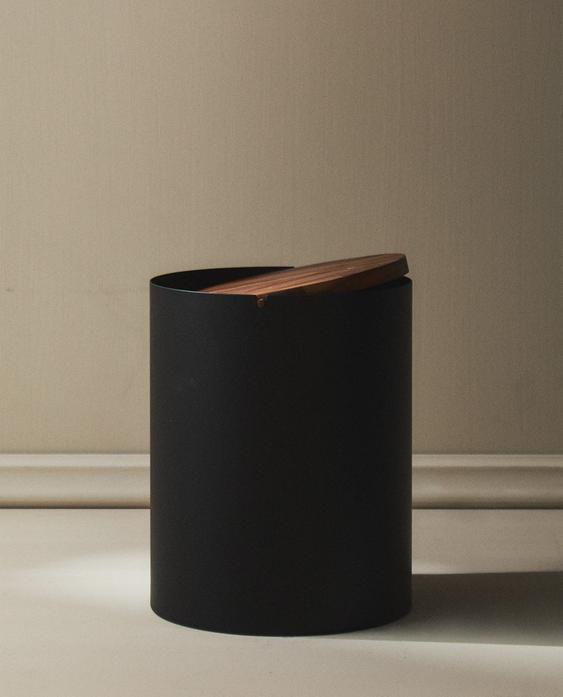 METAL BATHROOM BIN WITH WOODEN LID METAL BATHROOM BIN WITH WOODEN LID